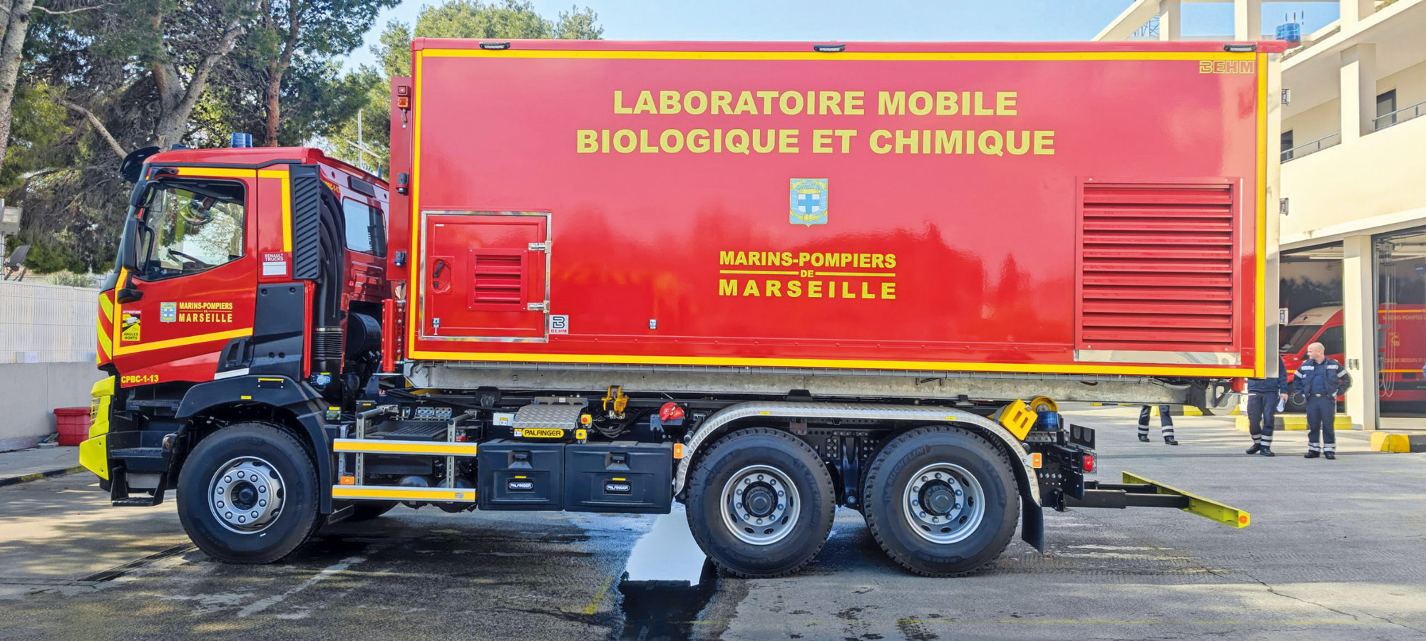 Laboratoire mobile biologique et chimique