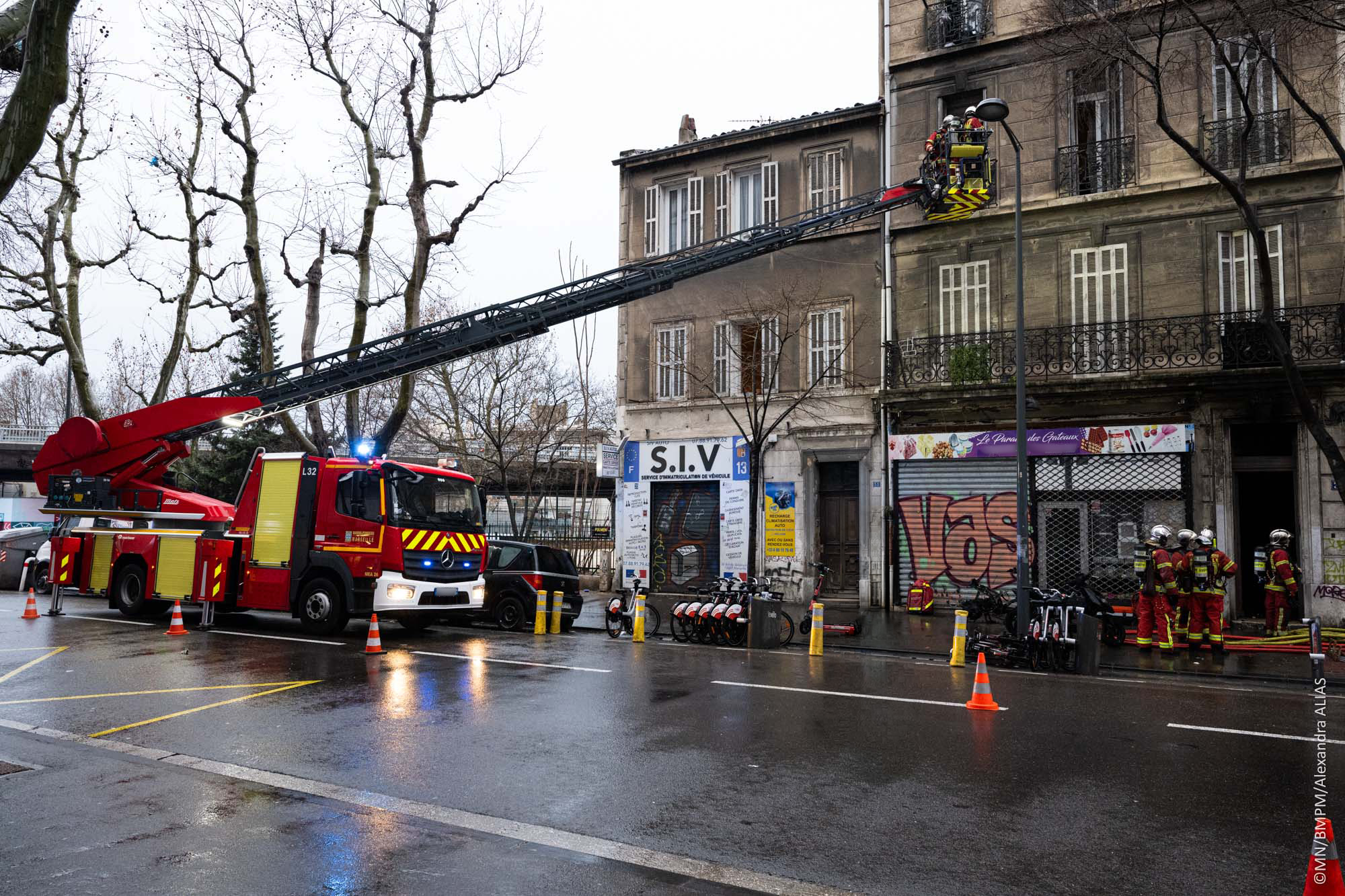 BMPM feu dans un bâtiment d'habitation