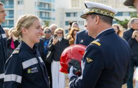 Remise de casque pour les élèves marins-pompiers